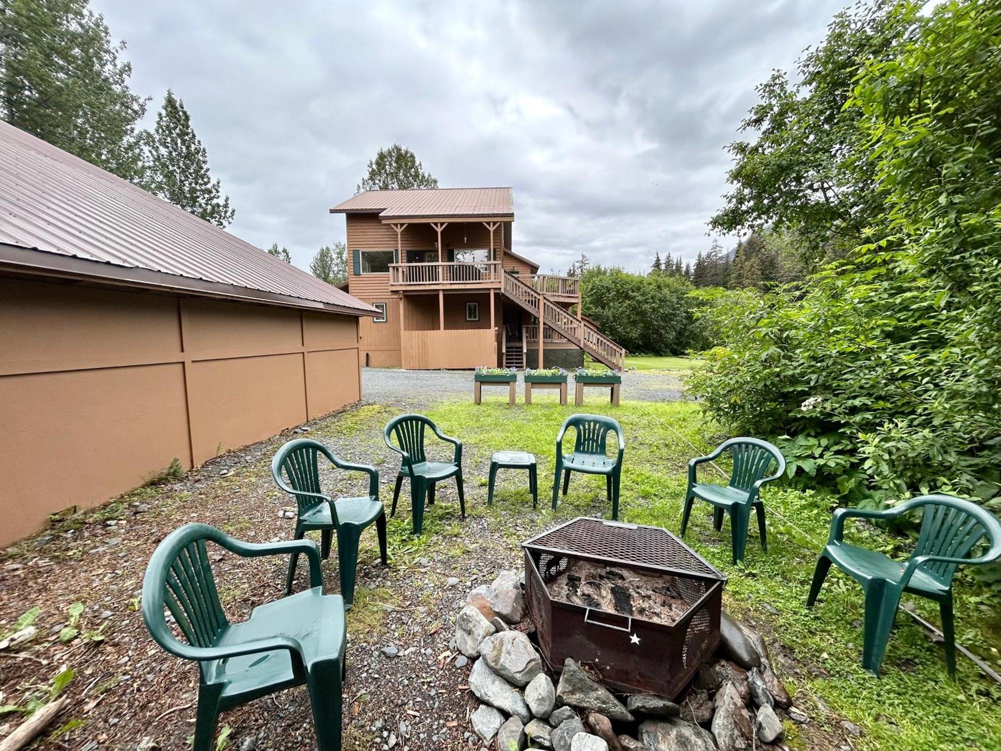 Bear Lake Lodgings B&B, Inc Seward Exterior photo