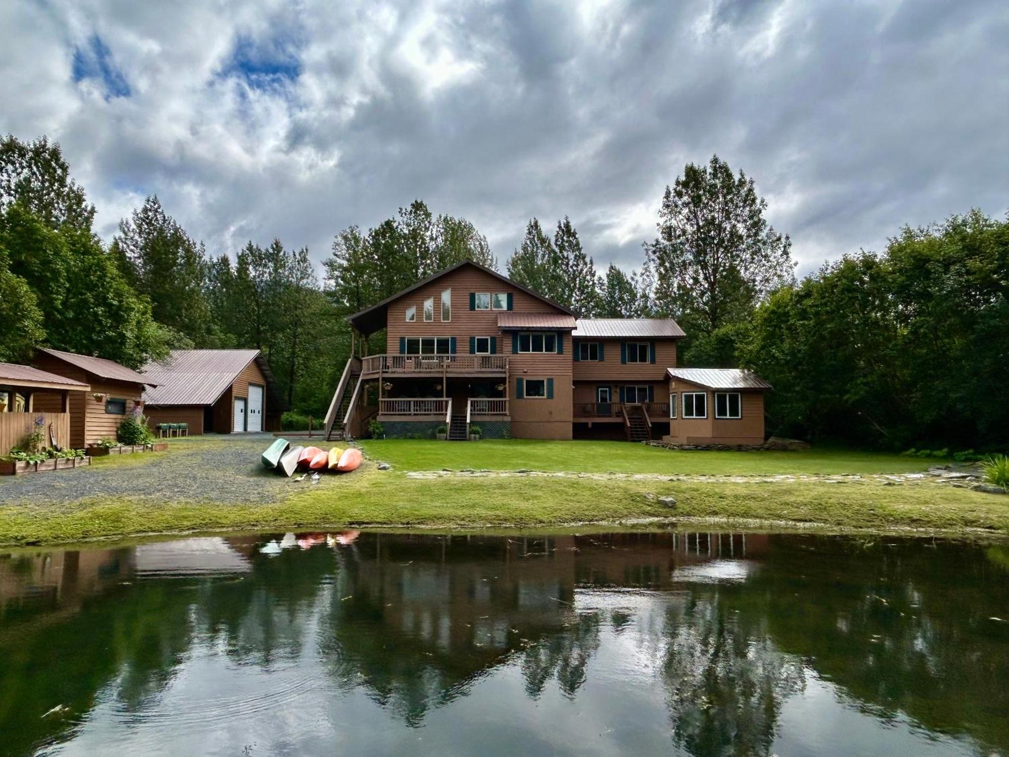 Bear Lake Lodgings B&B, Inc Seward Exterior photo