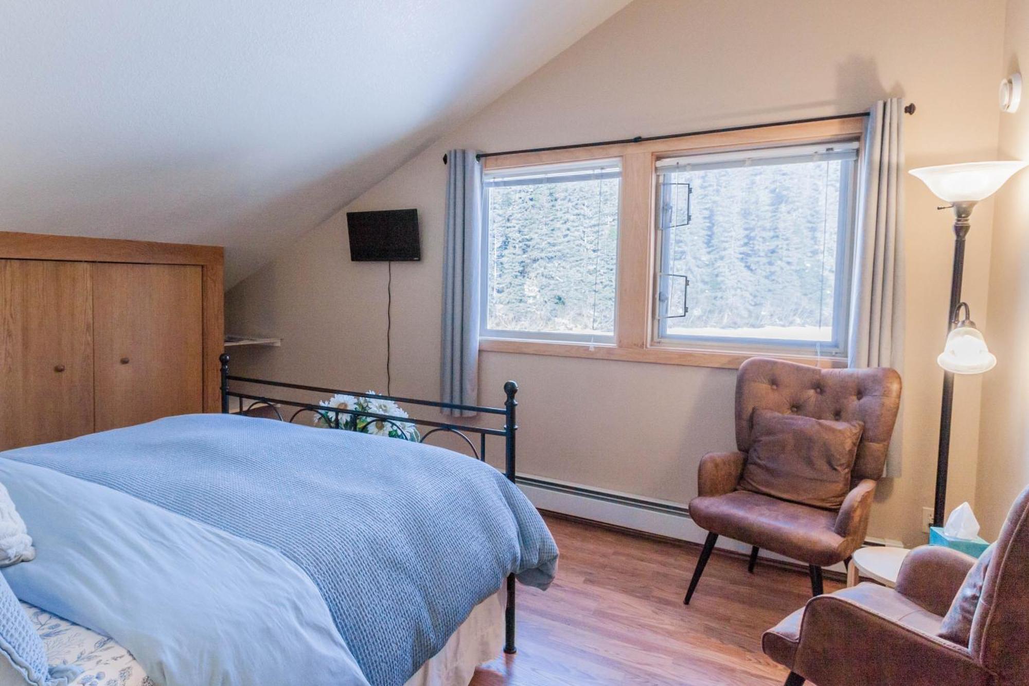 Bear Lake Lodgings B&B, Inc Seward Exterior photo
